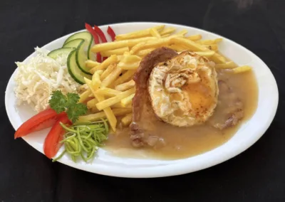 vepřový plátek s hranolky